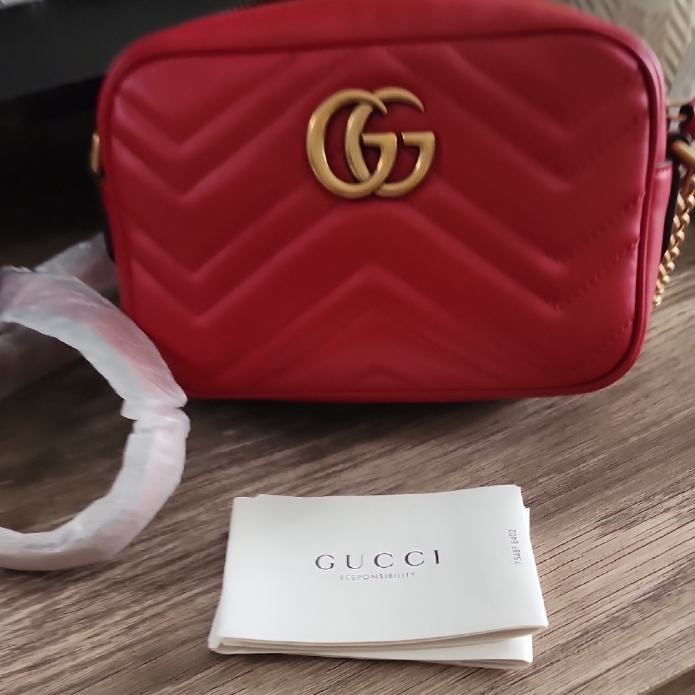 Authentic Gucci Red Quilted Small Crossbody Bag - Picture 6 of 8